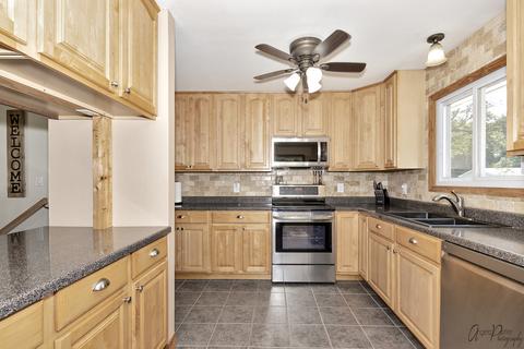 3905 Maple Ave, Mchenry, IL 60050 photo 3