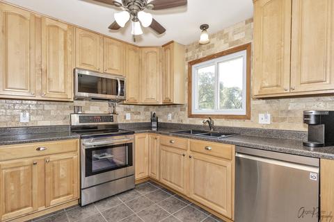 3905 Maple Ave, Mchenry, IL 60050 photo 2