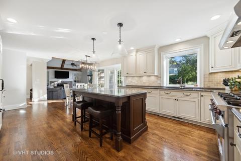1141 Midwest Ln, Wheaton, IL 60189 photo 13