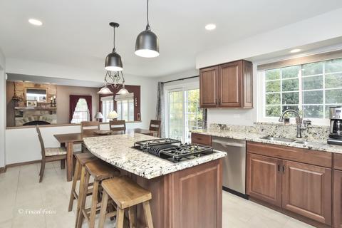 1454 Newcastle Ln, Bartlett, IL 60103 photo 3