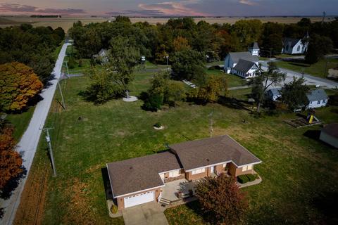 109 W 4th St, Long Point, IL 61333 photo 2