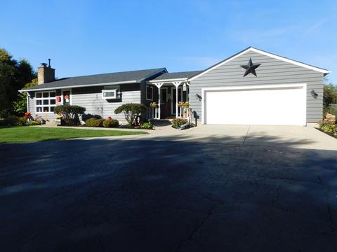 3915 Sandy Bluff Rd, Plano, IL 60545 photo 2