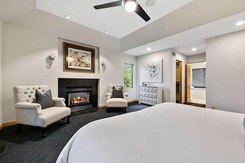 2034 N Summit St, Wheaton, IL 60187 photo 18