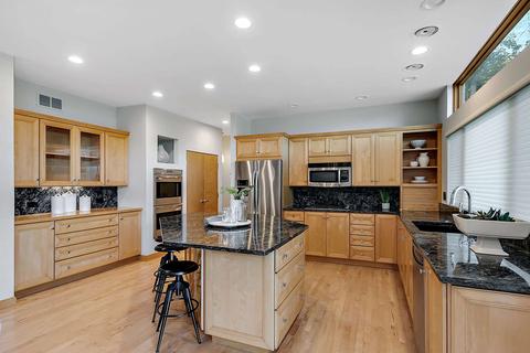 2034 N Summit St, Wheaton, IL 60187 photo 8