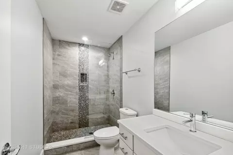 4322 S Champlain Ave, Chicago, IL 60653 photo 25