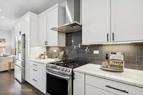4322 S Champlain Ave, Chicago, IL 60653 photo 7