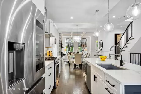 4322 S Champlain Ave, Chicago, IL 60653 photo 8