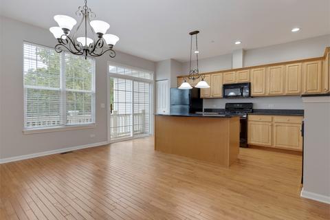 258 Broadmoor Ln, Bartlett, IL 60103 photo 8