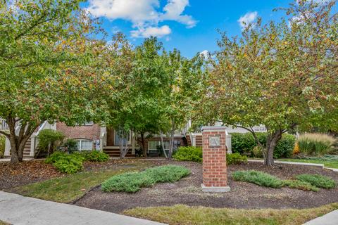 258 Broadmoor Ln, Bartlett, IL 60103 photo 3