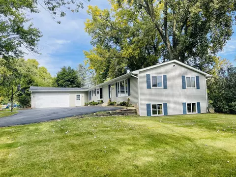 3604 Hamlin Dr, Johnsburg, IL 60051 photo 2