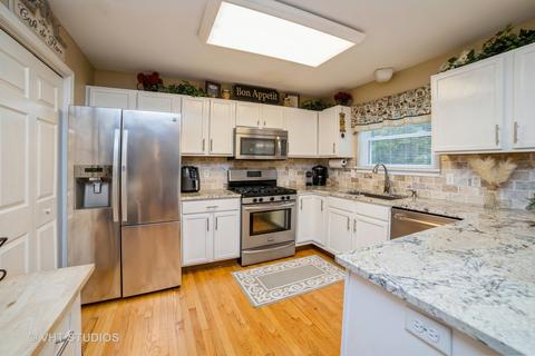 174 Devonshire Dr, Dekalb, IL 60115 photo 4