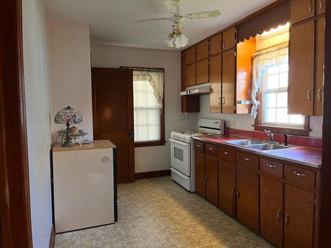 209 S Genesee St, Morrison, IL 61270 photo 4