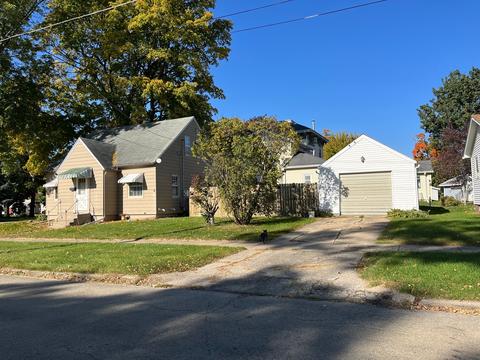 209 S Genesee St, Morrison, IL 61270 photo 3
