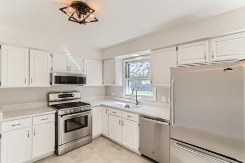 441 Dee Ln, Roselle, IL 60172 photo 9