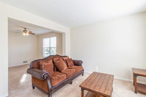 326 Comstock Dr, Elgin, IL 60124 photo 4