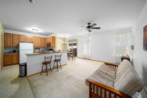 2472 Evergreen Cir, Mchenry, IL 60050 photo 2