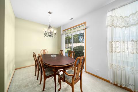 2472 Evergreen Cir, Mchenry, IL 60050 photo 3