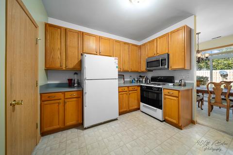 2472 Evergreen Cir, Mchenry, IL 60050 photo 5
