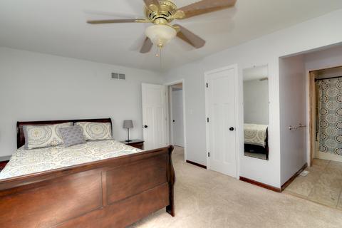 1015 Edgewood Dr, Mchenry, IL 60051 photo 18