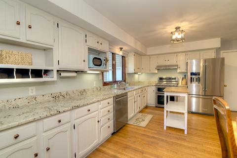 1015 Edgewood Dr, Mchenry, IL 60051 photo 5