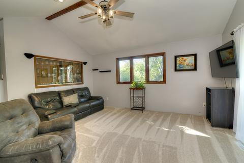 1015 Edgewood Dr, Mchenry, IL 60051 photo 6