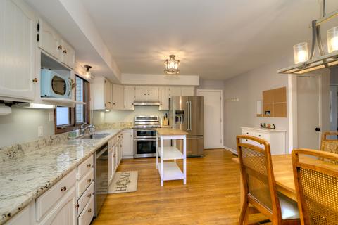 1015 Edgewood Dr, Mchenry, IL 60051 photo 4