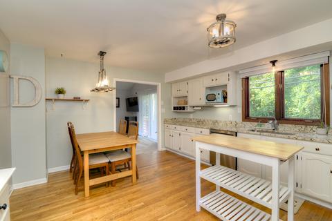 1015 Edgewood Dr, Mchenry, IL 60051 photo 2