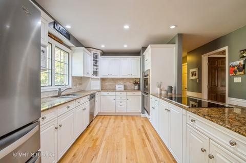 750 Cambridge Dr, Burr Ridge, IL 60527 photo 8