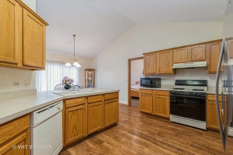 1116 E Danbury Dr, Cary, IL 60013 photo 4