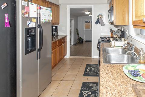 402 Miller Dr, Elgin, IL 60123 photo 9