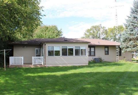 324 N Jackson St, Morrison, IL 61270 photo 2