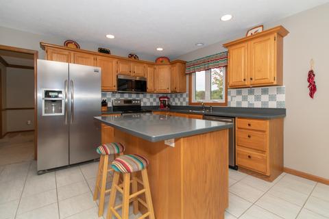 1007 Ironwood Cc Dr, Normal, IL 61761 photo 2