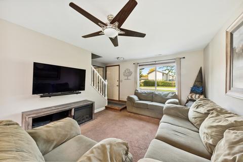 453 Pacific Ct, Wheeling, IL 60090 photo 3