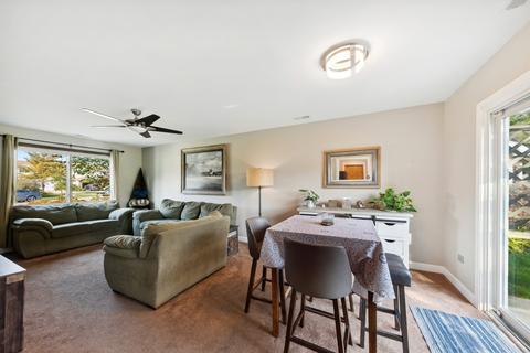 453 Pacific Ct, Wheeling, IL 60090 photo 4