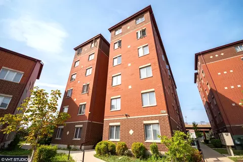 239 W 18th St #2D, Chicago, IL 60616