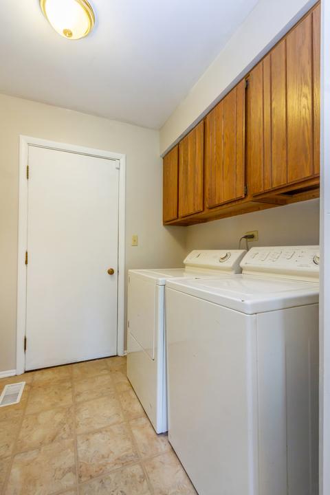 691 London Sq, Hoffman Estates, IL 60169 photo 12