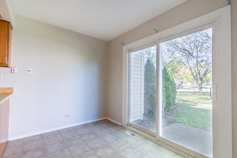 691 London Sq, Hoffman Estates, IL 60169 photo 6