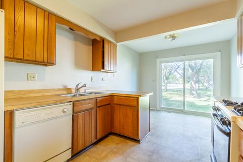 691 London Sq, Hoffman Estates, IL 60169 photo 10
