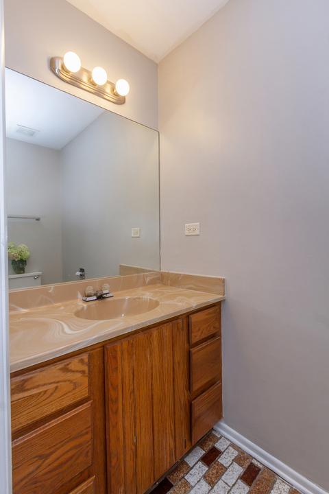 691 London Sq, Hoffman Estates, IL 60169 photo 11