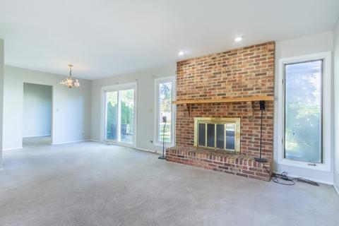 691 London Sq, Hoffman Estates, IL 60169 photo 3