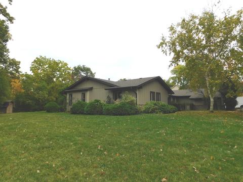 775 N Maple St, Addison, IL 60101 photo 2