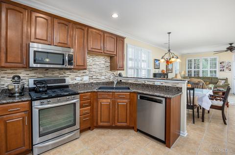 1855 Avon Dr, Hoffman Estates, IL 60192 photo 6