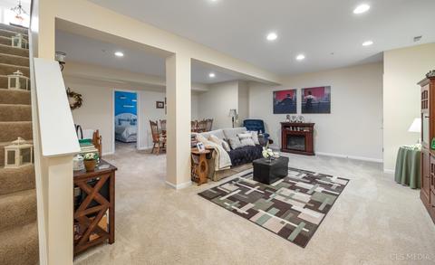1855 Avon Dr, Hoffman Estates, IL 60192 photo 18
