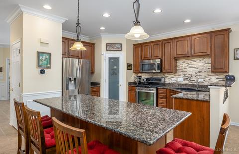 1855 Avon Dr, Hoffman Estates, IL 60192 photo 5