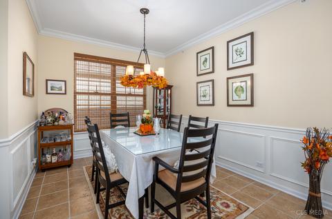 1855 Avon Dr, Hoffman Estates, IL 60192 photo 4