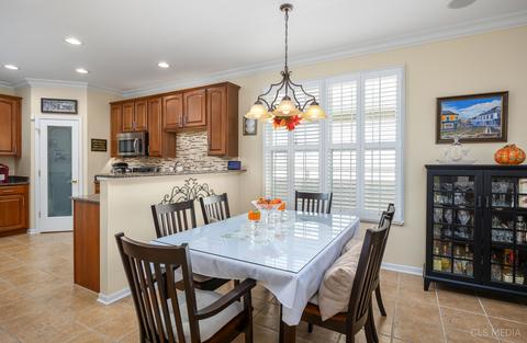 1855 Avon Dr, Hoffman Estates, IL 60192 photo 7