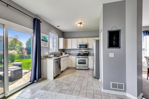 445 Mockingbird Ct, Lindenhurst, IL 60046 photo 7