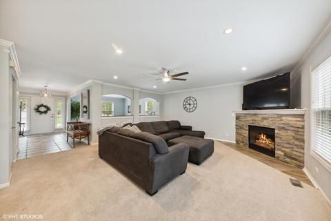 265 Cardiff Dr, Algonquin, IL 60102 photo 2