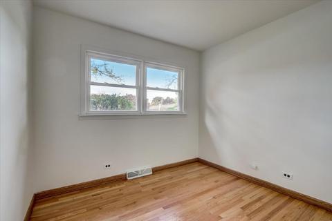475 Vassar Ln, Des Plaines, IL 60016 photo 18