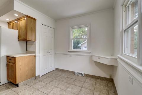 475 Vassar Ln, Des Plaines, IL 60016 photo 16
